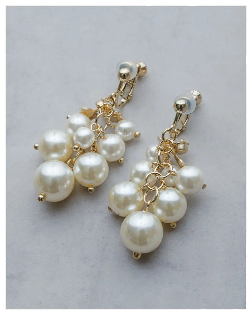 イヤリング結婚式パールアクセサリーパーティーレディースパールグレープイヤリング耳飾りミディアム複連パールフォーマルウェディングシンプルボリューム二次会謝恩会お呼ばれ披露宴