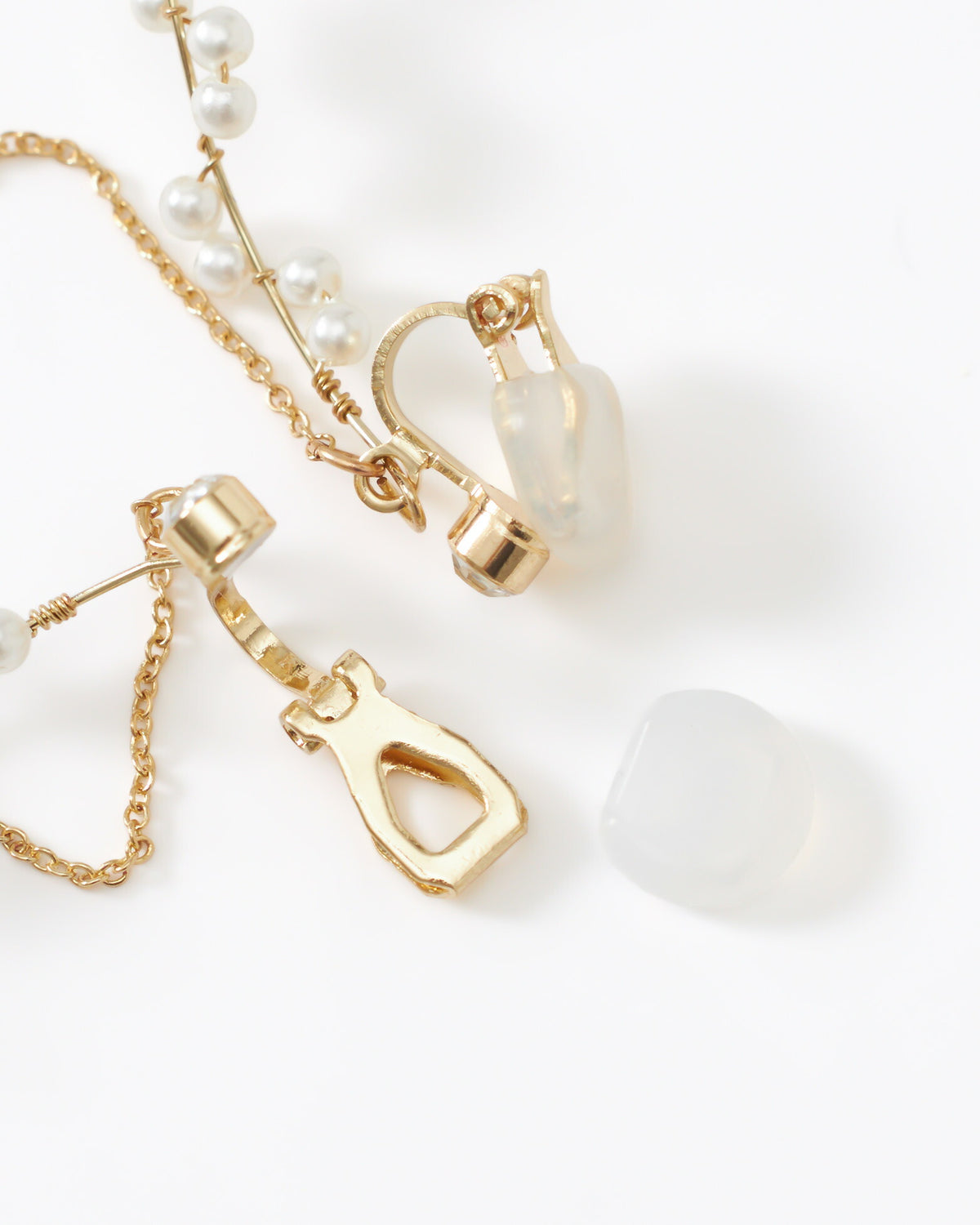 TwinkleGirls 結婚式 イヤリング アクセサリー お呼ばれ パーティー ウェーブライン 小粒パール レディース オールシーズン クリップ式 痛くなりにくい 揺れる ピアスみたい ゴールド/シルバー パーティードレス通販TwinkleGirls