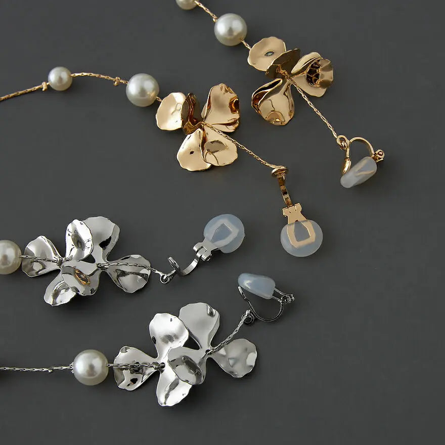 イヤリングピアス結婚式アクセサリー大ぶりお花すずらんゲストウェディングビジューパーティーゴールド和装花嫁ボリュームお呼ばれ二次会