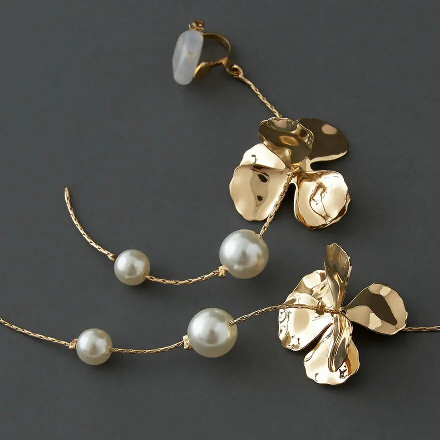 イヤリングピアス結婚式アクセサリー大ぶりお花すずらんゲストウェディングビジューパーティーゴールド和装花嫁ボリュームお呼ばれ二次会