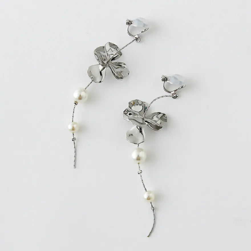 イヤリングピアス結婚式ストーンアクセサリー大ぶり花乳白色透明感ミニマルゲストウェディングビジューパーティーゴールド和装花嫁ボリュームお呼ばれ二次会