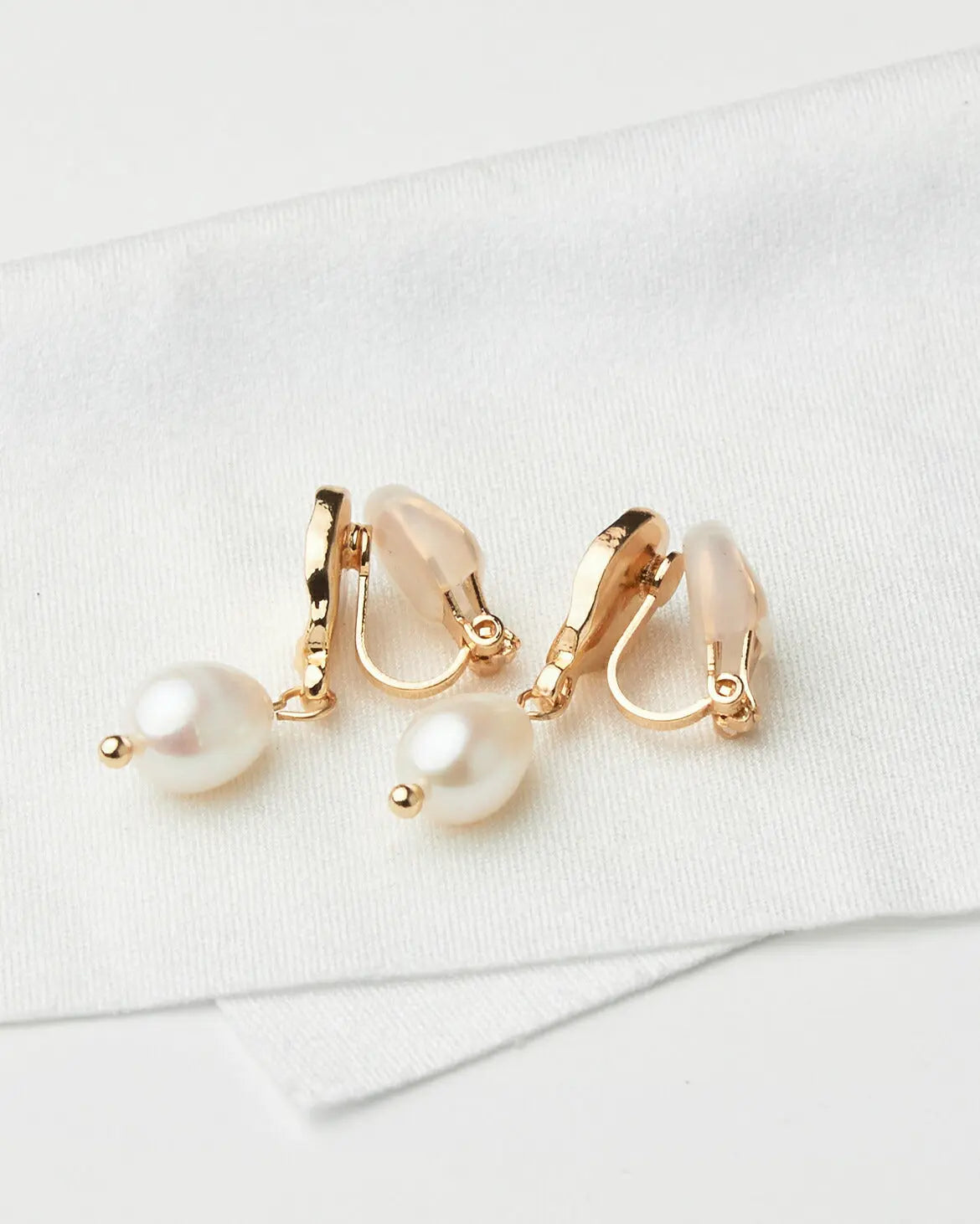 イヤリングピアス結婚式ストーンアクセサリー大ぶり花乳白色透明感ミニマルゲストウェディングビジューパーティーゴールド和装花嫁ボリュームお呼ばれ二次会