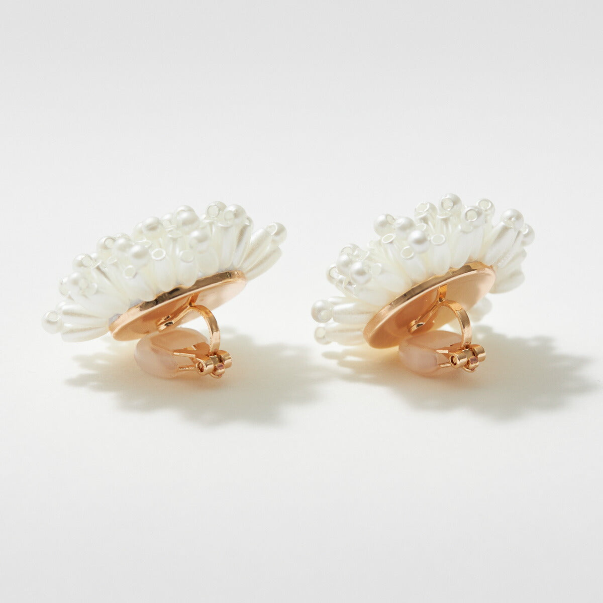 イヤリングピアス結婚式ストーンアクセサリー大ぶり花乳白色透明感ミニマルゲストウェディングビジューパーティーゴールド和装花嫁ボリュームお呼ばれ二次会