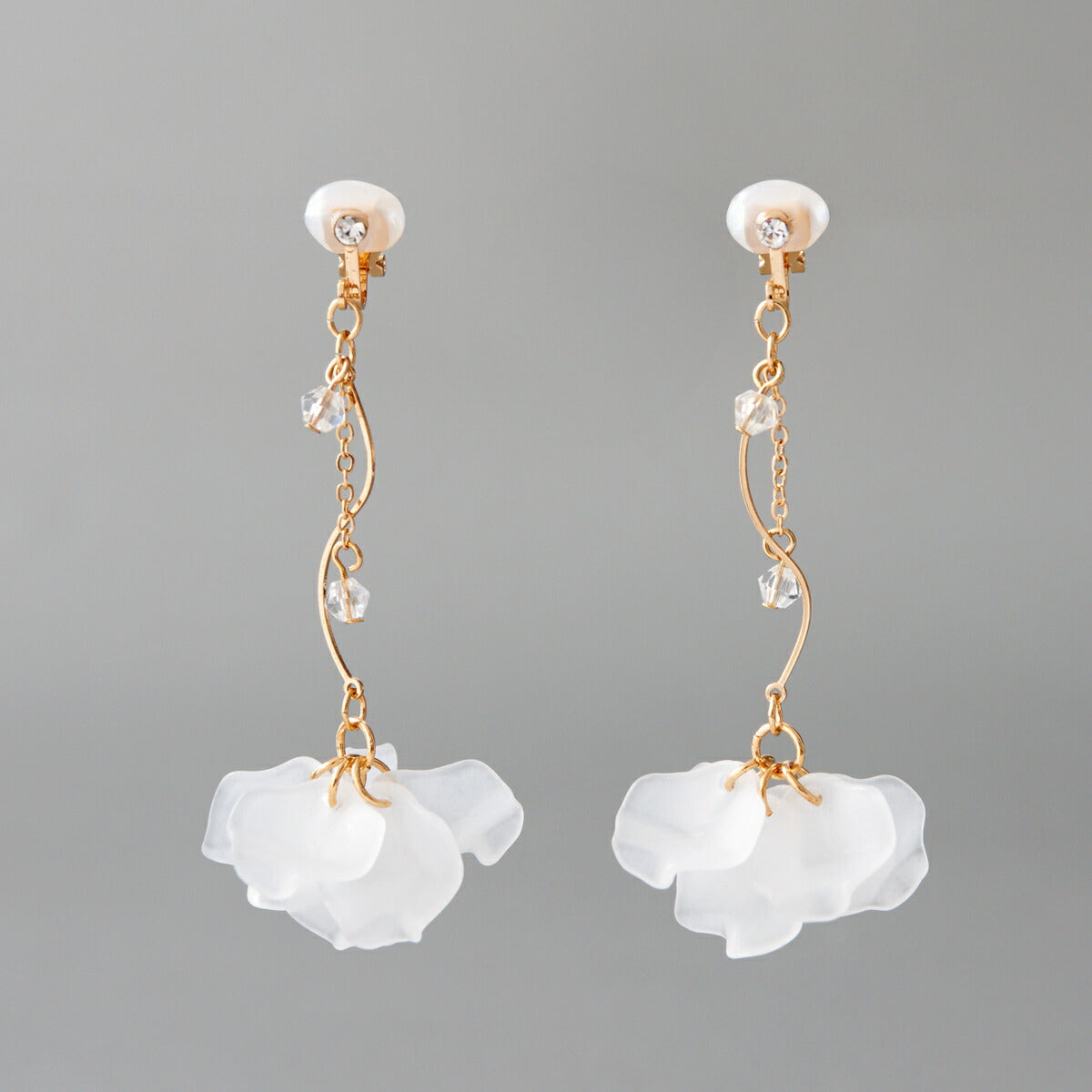 シアーフラワーイヤリングレディースオールシーズン軽量大ぶり上品華やかパール結婚式お呼ばれ二次会普段使いゴールド/シルバー