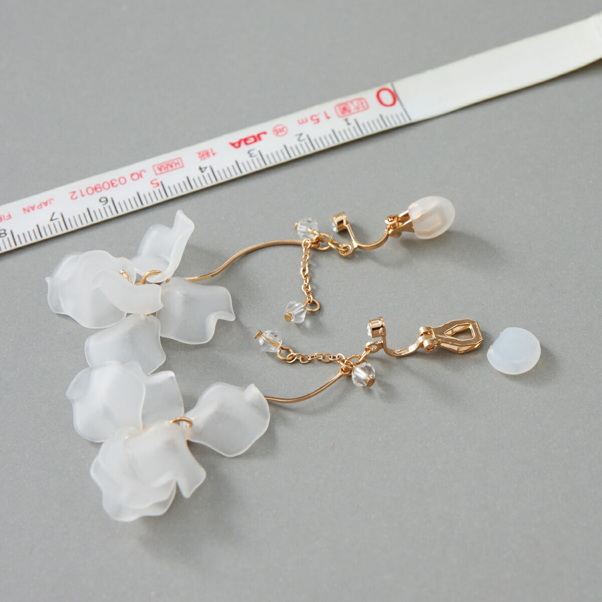 シアーフラワーイヤリング レディース オールシーズン 軽量 大ぶり 上品 華やか パール 結婚式 お呼ばれ 二次会 普段使い ゴールド/シルバー パーティードレス通販TwinkleGirls