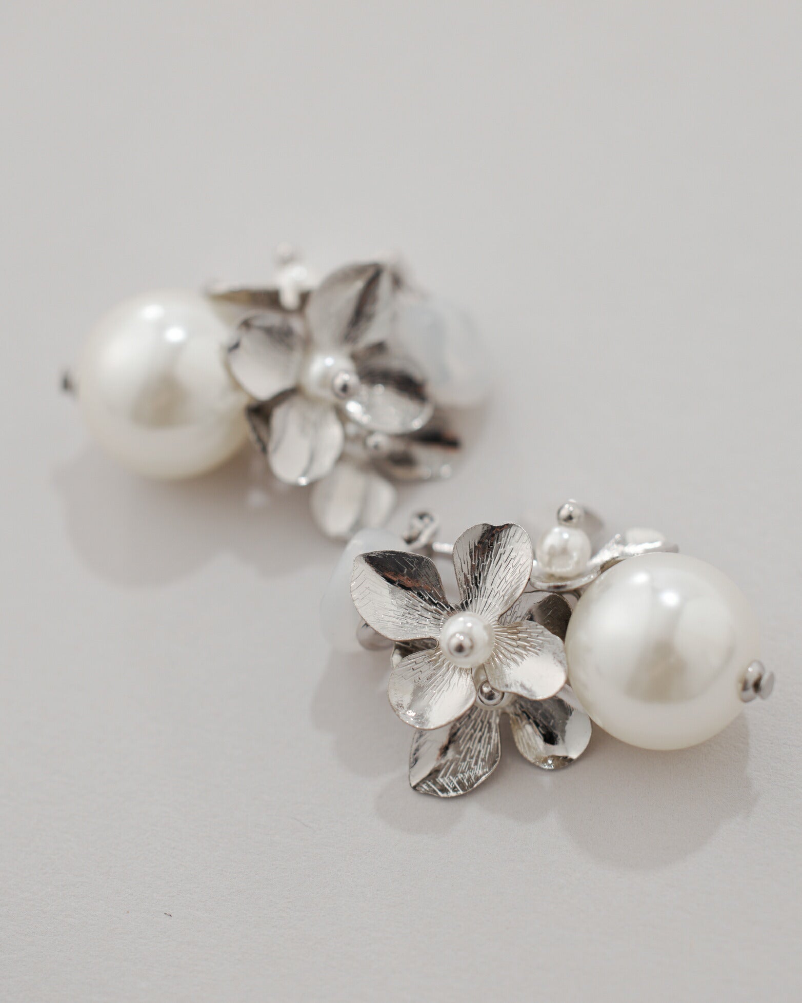 フラワークリップ＋イヤリング イヤリング フラワー×パール クリップ式 シリコンカバー付き