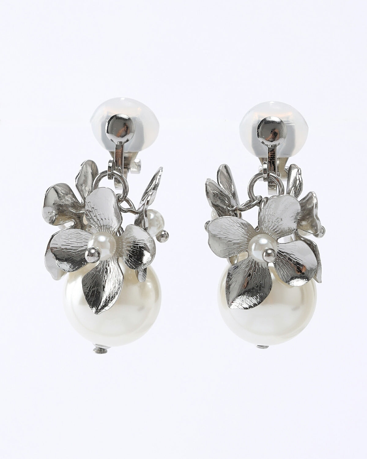 シアーフラワーイヤリングレディースオールシーズン軽量大ぶり上品華やかパール結婚式お呼ばれ二次会普段使いゴールド/シルバー