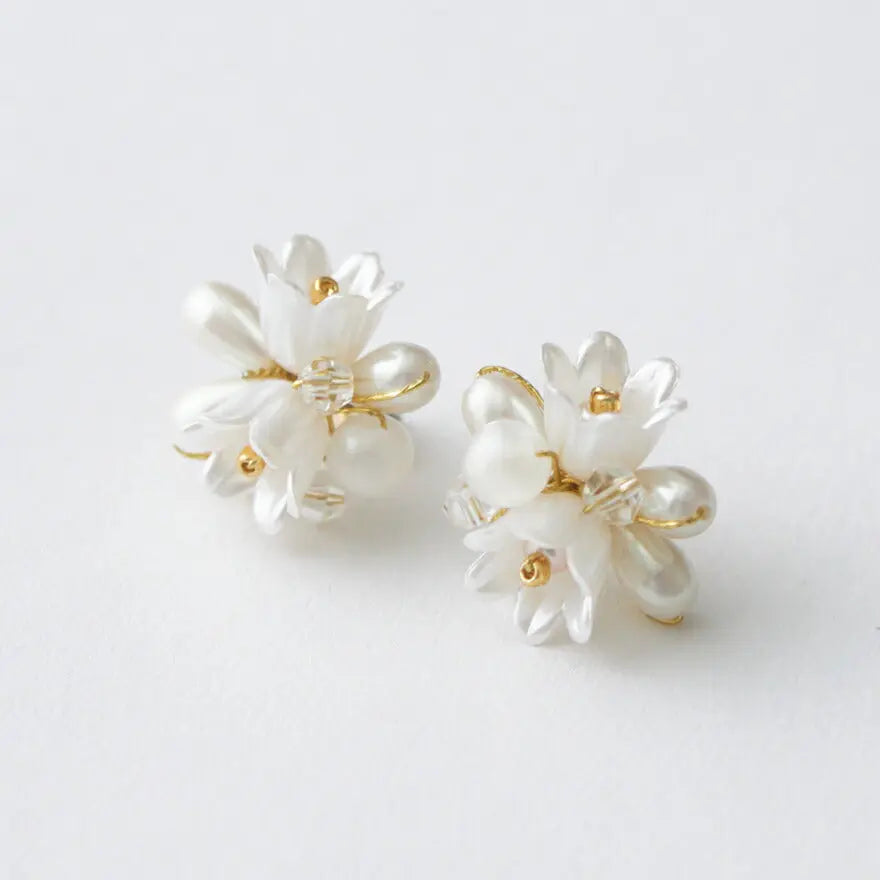 イヤリングピアス結婚式アクセサリー大ぶりお花すずらんゲストウェディングビジューパーティーゴールド和装花嫁ボリュームお呼ばれ二次会