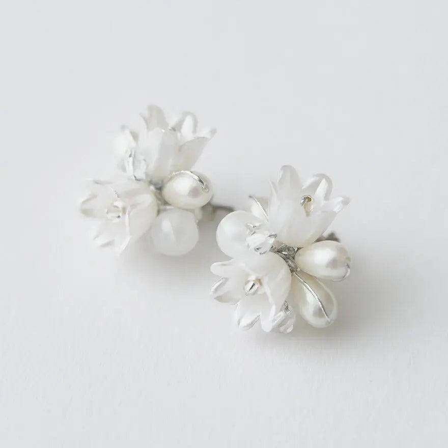 イヤリング ピアス 結婚式 アクセサリー 大ぶり お花 すずらん ゲスト ウェディング ビジュー パーティー ゴールド 和装 花嫁 ボリューム お呼ばれ 二次会 パーティードレス通販TwinkleGIrls