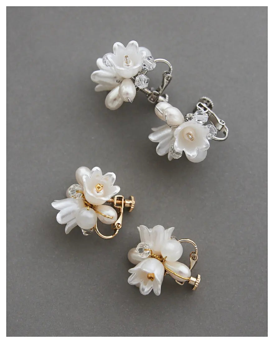 イヤリングピアス結婚式ストーンアクセサリー大ぶり花乳白色透明感ミニマルゲストウェディングビジューパーティーゴールド和装花嫁ボリュームお呼ばれ二次会
