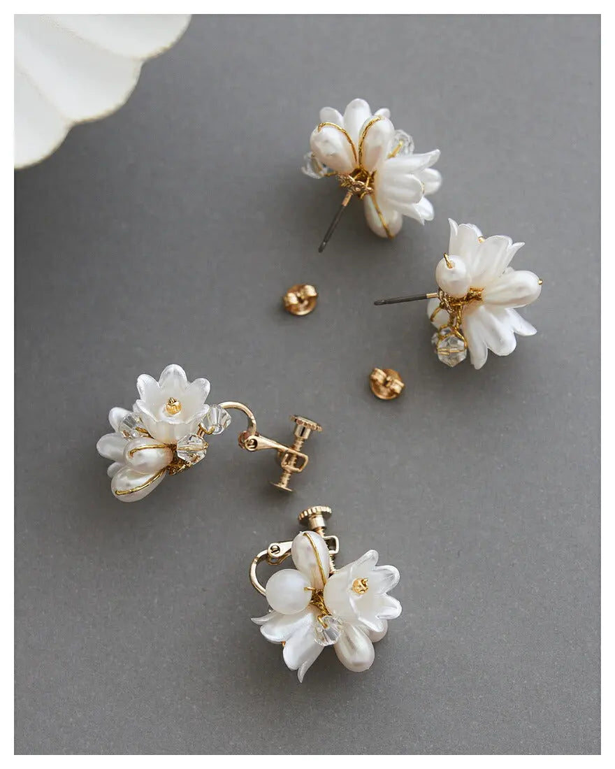 イヤリングピアス結婚式アクセサリー大ぶりお花すずらんゲストウェディングビジューパーティーゴールド和装花嫁ボリュームお呼ばれ二次会