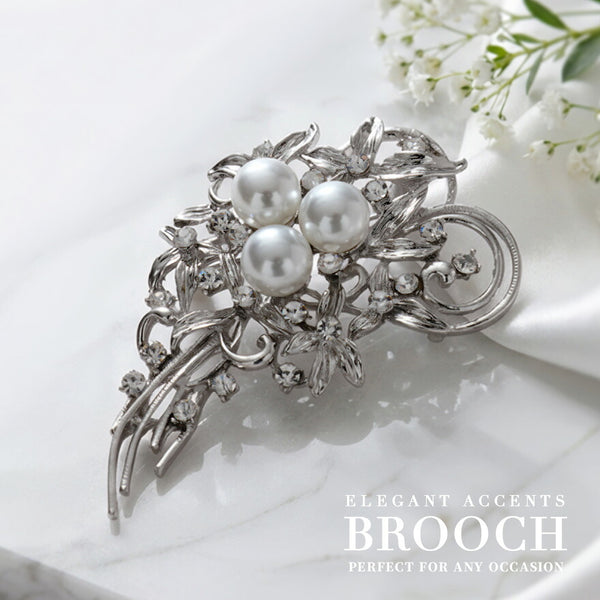 大粒パールとビジューの上品リーフブローチ（シルバー）｜卒業式・入学式や結婚式に。コサージュ代わりになる大人フォーマルアクセサリー