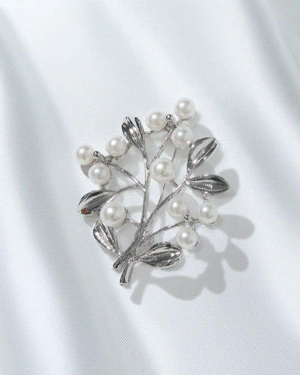ブローチ パール レディース 上品 シンプル 結婚式 入学式 卒業式 セレモニー ジャケットアクセサリー シルバー