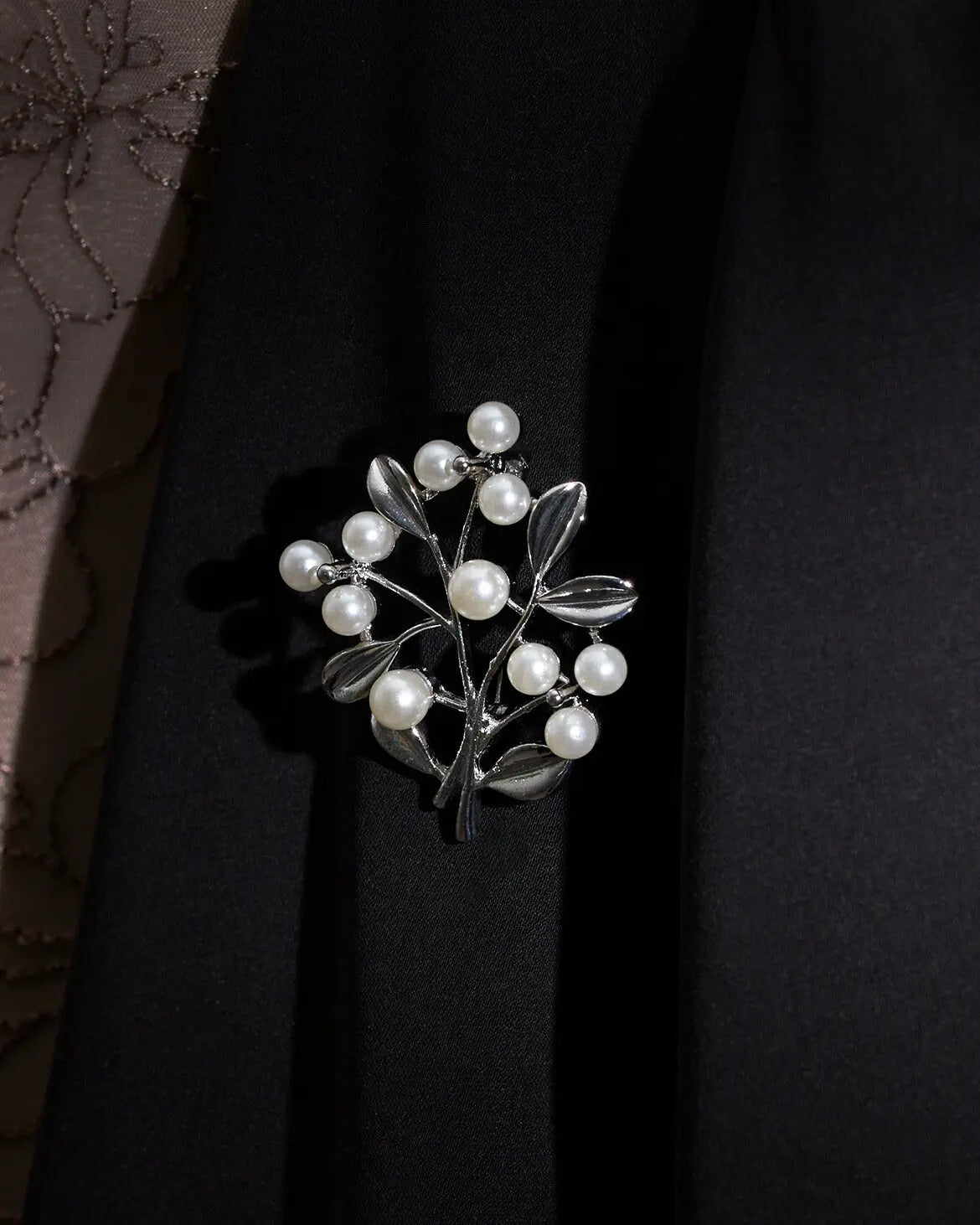 ブローチ パール レディース 上品 シンプル 結婚式 入学式 卒業式 セレモニー ジャケットアクセサリー シルバー パーティードレス通販TwinkleGIrls