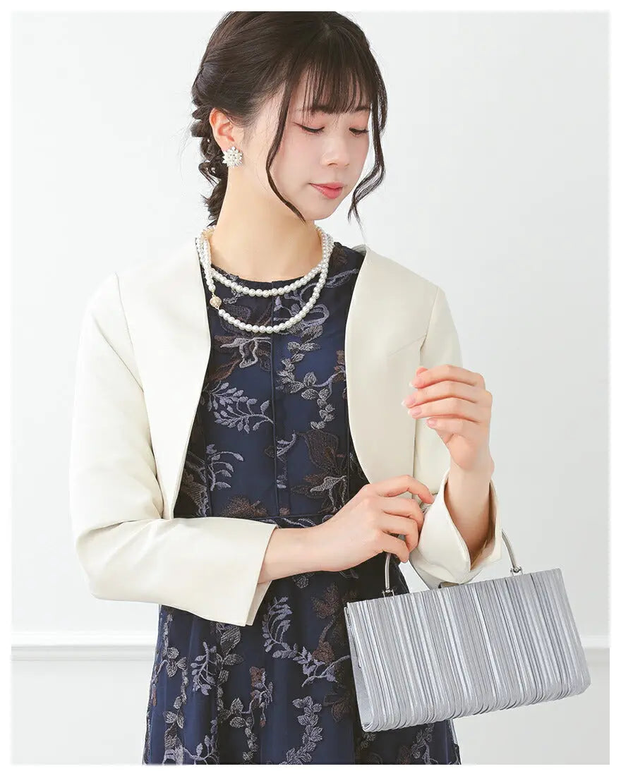 緻密に計算されたカーブが女性らしさを引き立てるフロント部分