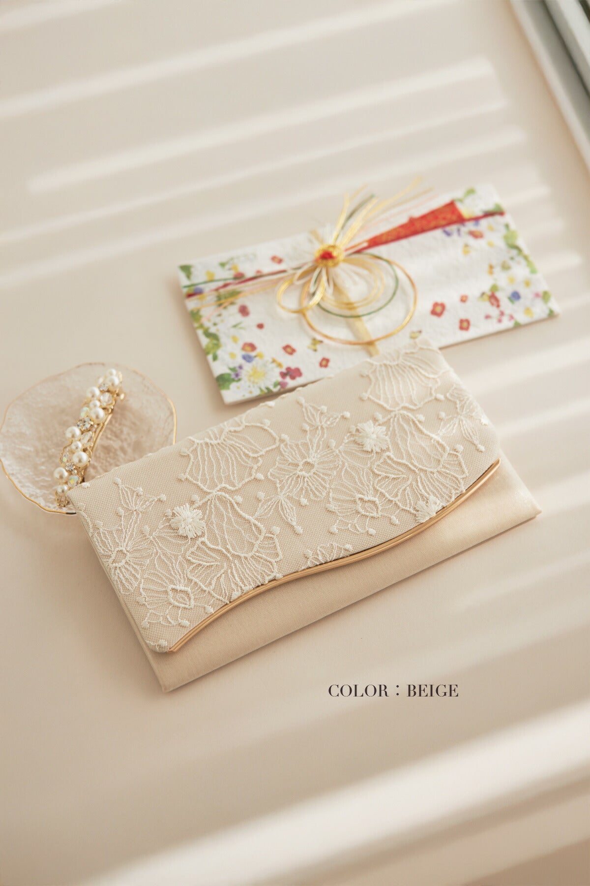 2409-40 タッセルスクエアサシェ 香り袋 オレンジローズ ブーケ 花刺繍