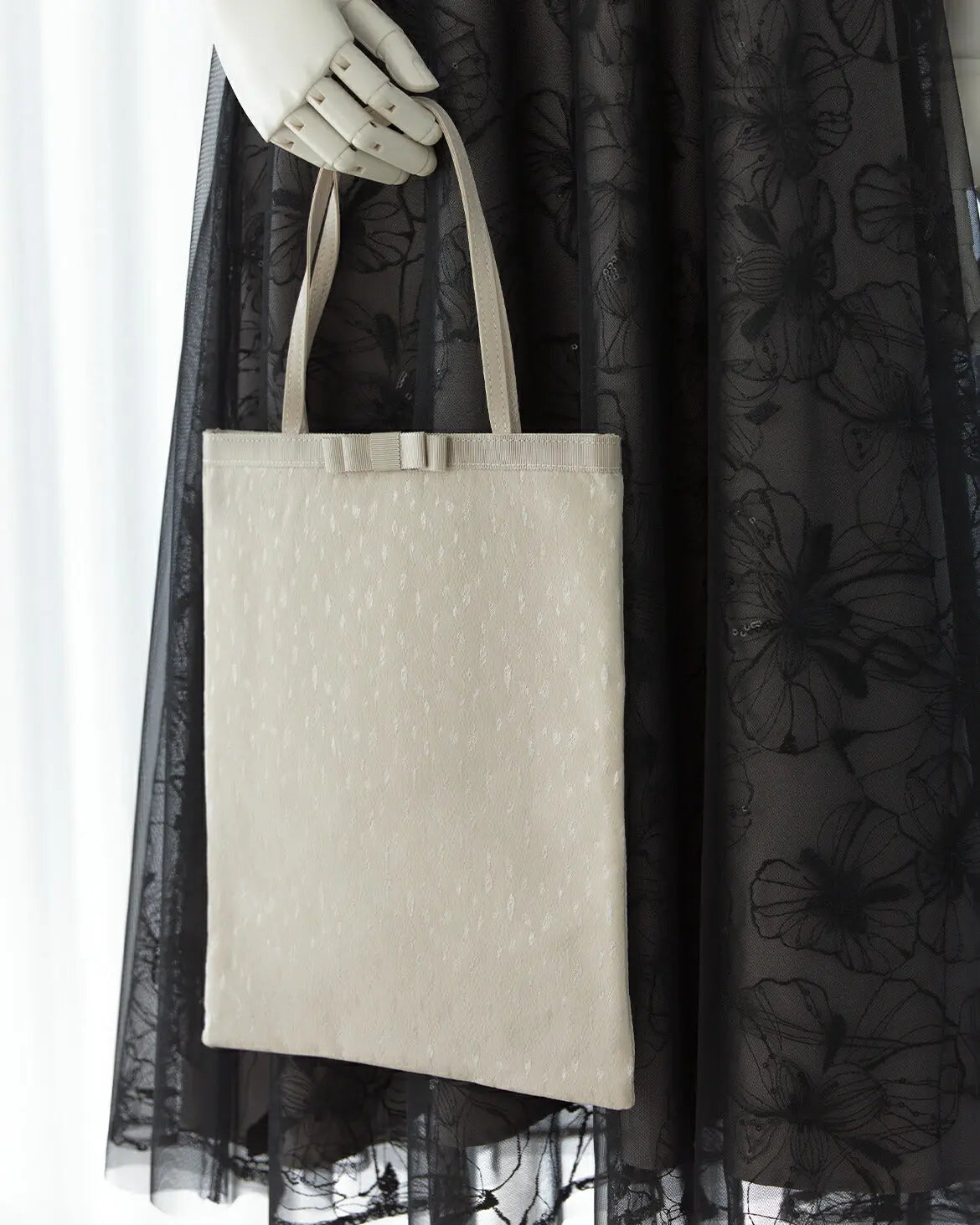 サブバッグ結婚式パーティートートA4フォーマルレース行事翌日配送おしゃれ華やか上品華奢サテンベージュ/ブラック