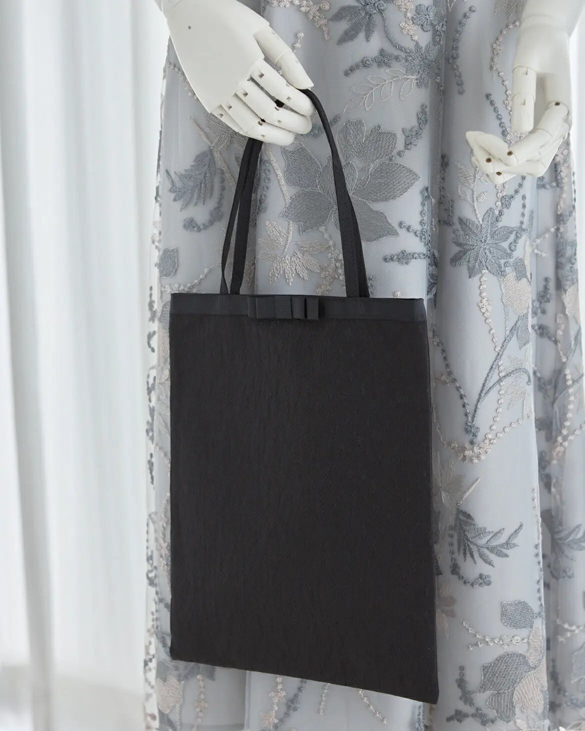 サブバッグ結婚式パーティートートA4フォーマルレース行事翌日配送おしゃれ華やか上品華奢サテンベージュ/ブラック