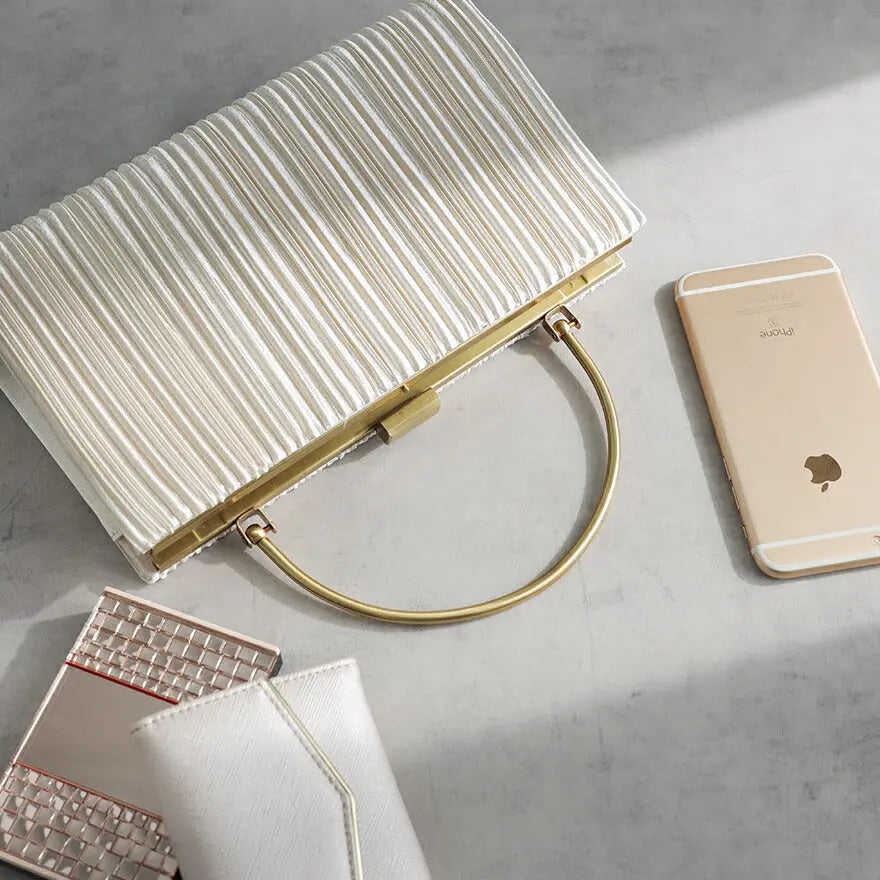 メタルハンドルプリーツパーティーバッグ 結婚式 バッグ パーティーバッグ レディース 秋冬 お呼ばれ/パーティ/サテン/プリーツ/ショルダー/2WAY