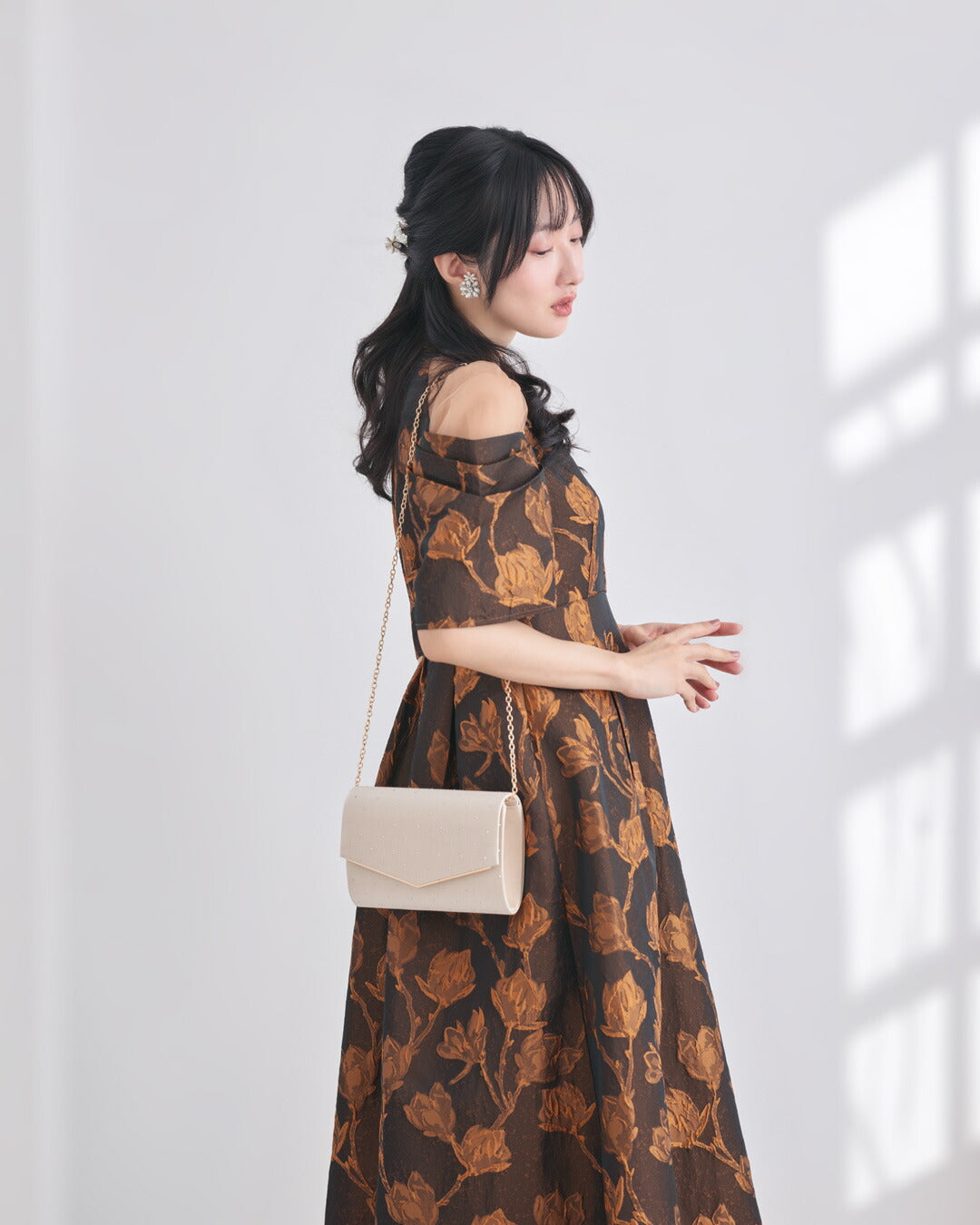 パーティーバッグ結婚式お呼ばれフォーマルバッグ2WAYショルダークラッチレディースシルバーベージュブラック小さめ上品披露宴二次会卒業式入学式謝恩会