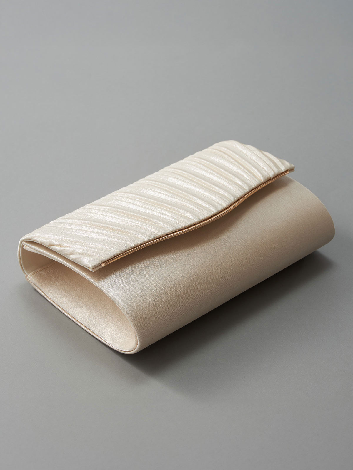 TwinkleGirls 上質なサテン生地を使用した3WAY仕様のフォーマルパーティーバッグ ななめ下 ベージュ