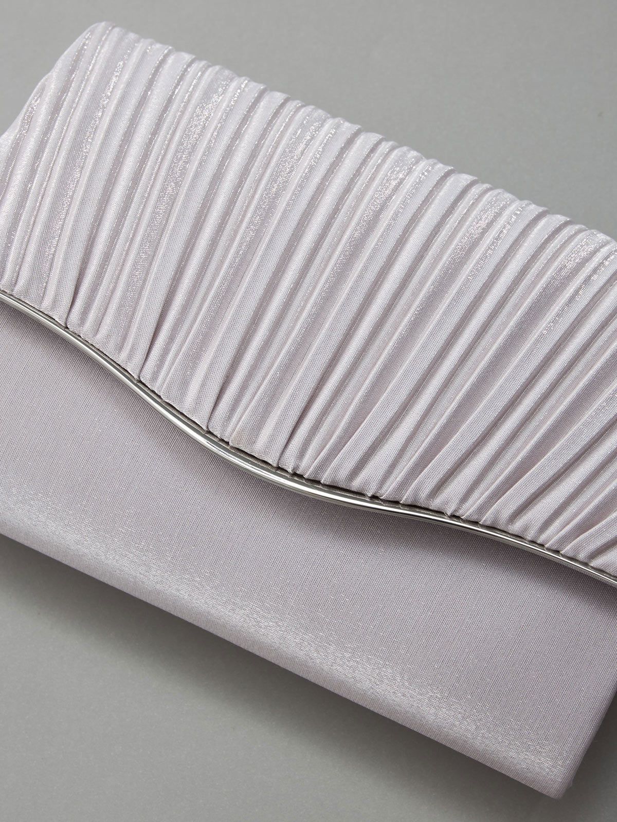 TwinkleGirls 上質なサテン生地を使用した3WAY仕様のフォーマルパーティーバッグ 正面アップ シルバー