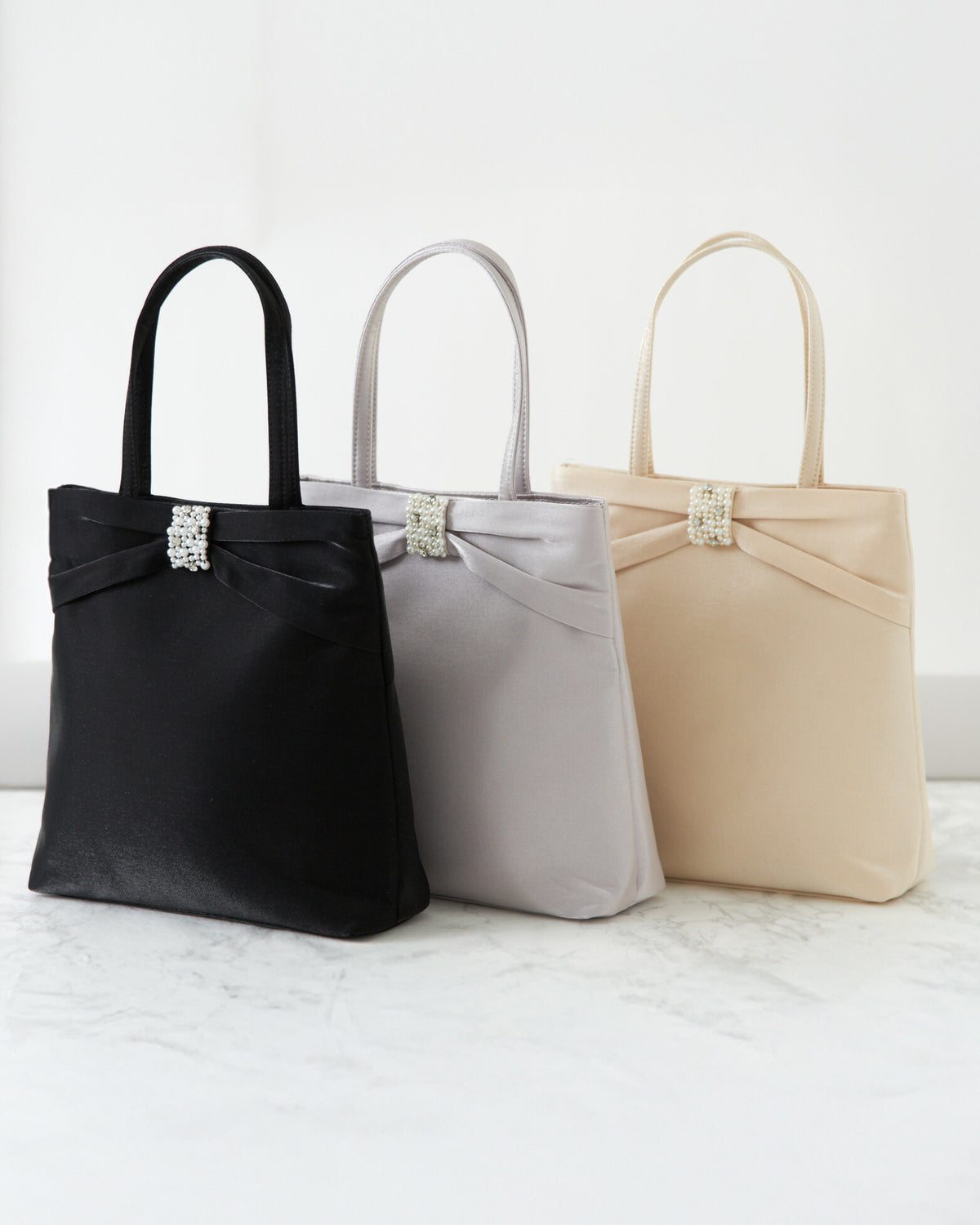 サブバッグ結婚式パーティートートA4フォーマルレース行事翌日配送おしゃれ華やか上品華奢サテンベージュ/ブラック