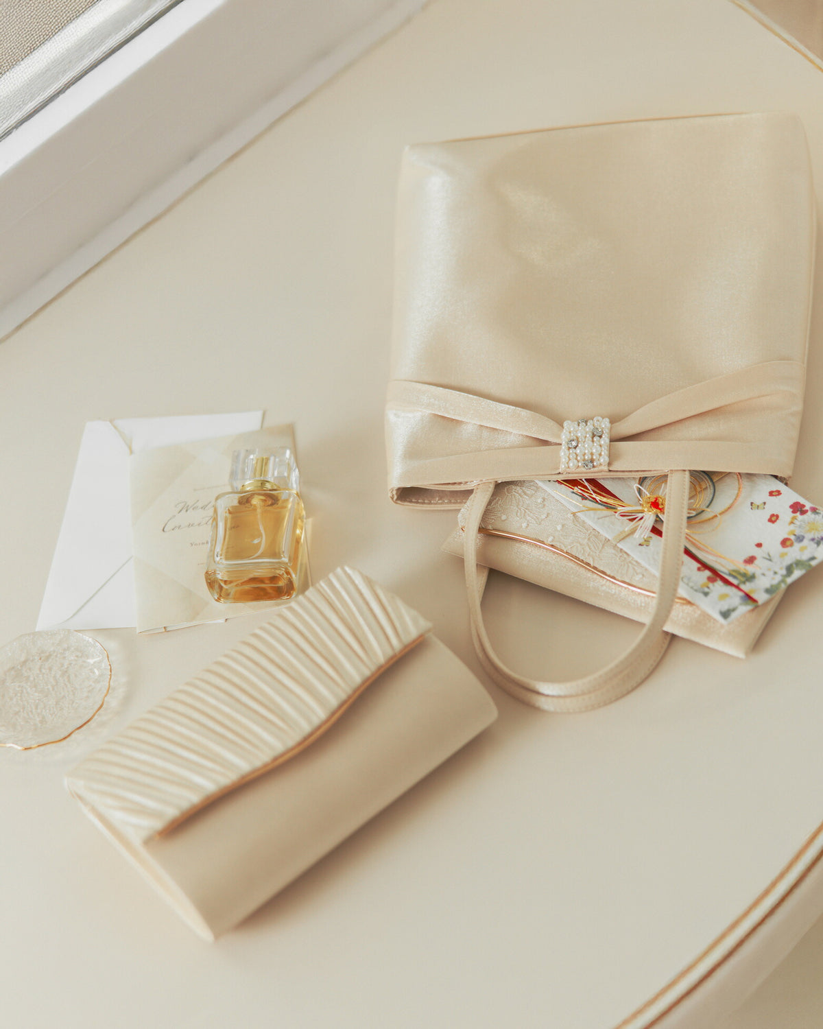 サブバッグレディース春夏小粒ビーズチュール刺繍サテンA4トート結婚式お呼ばれハレの日フォーマルパーティマグネット式シンプルブランド人気