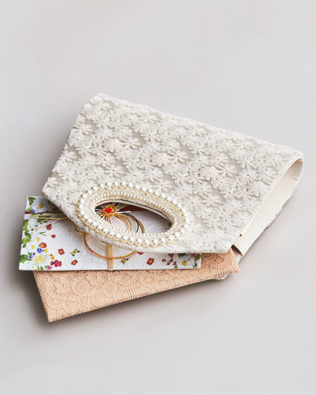 パーティーバッグ オーガンジーレース 可憐な花柄刺繍 2way フォーマル 冠婚葬祭 お呼ばれ コンセプトイメージ ベージュ