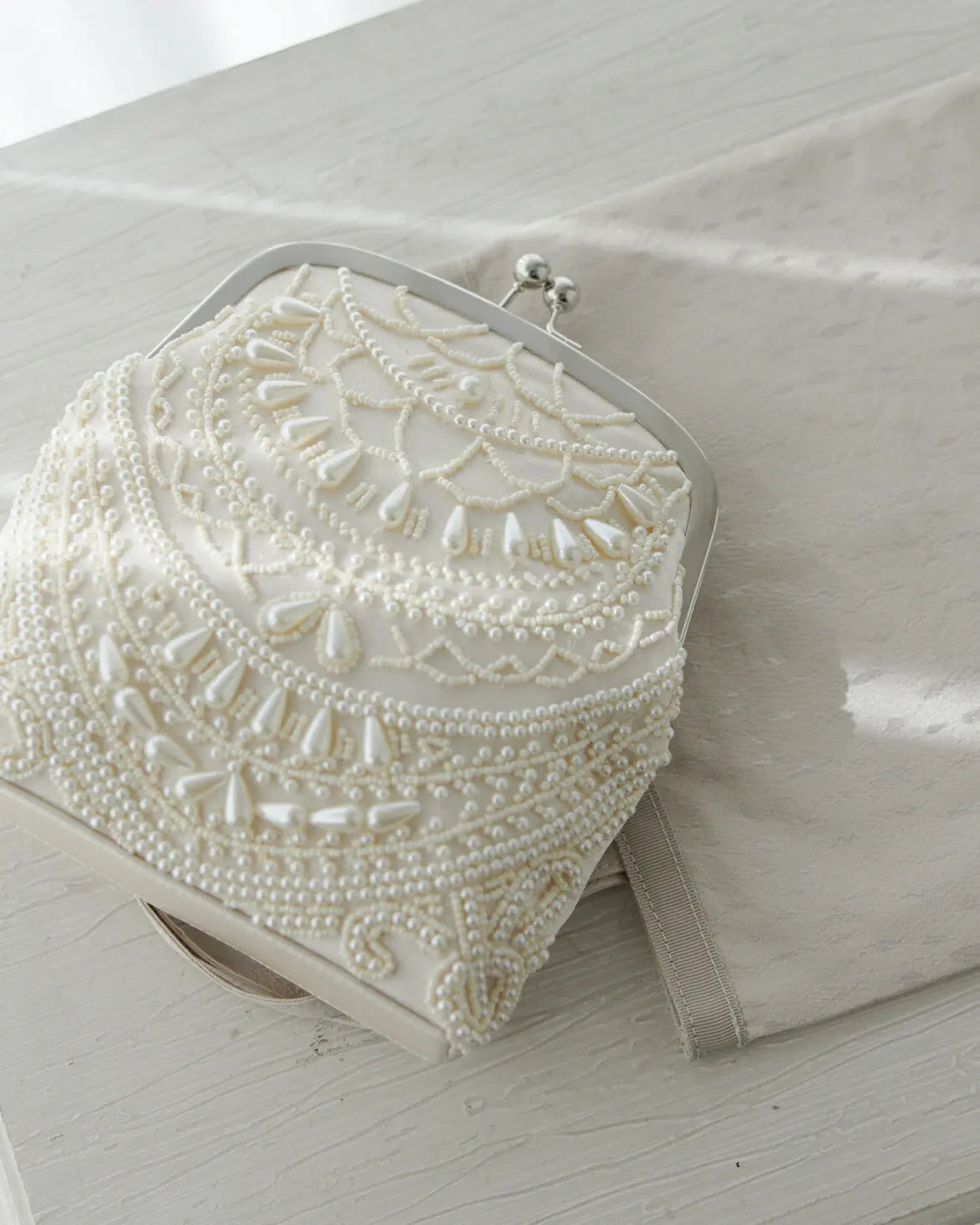 パーティーバッグ パールビーズ刺繍がま口バッグ 結婚式 二次会 謝恩会