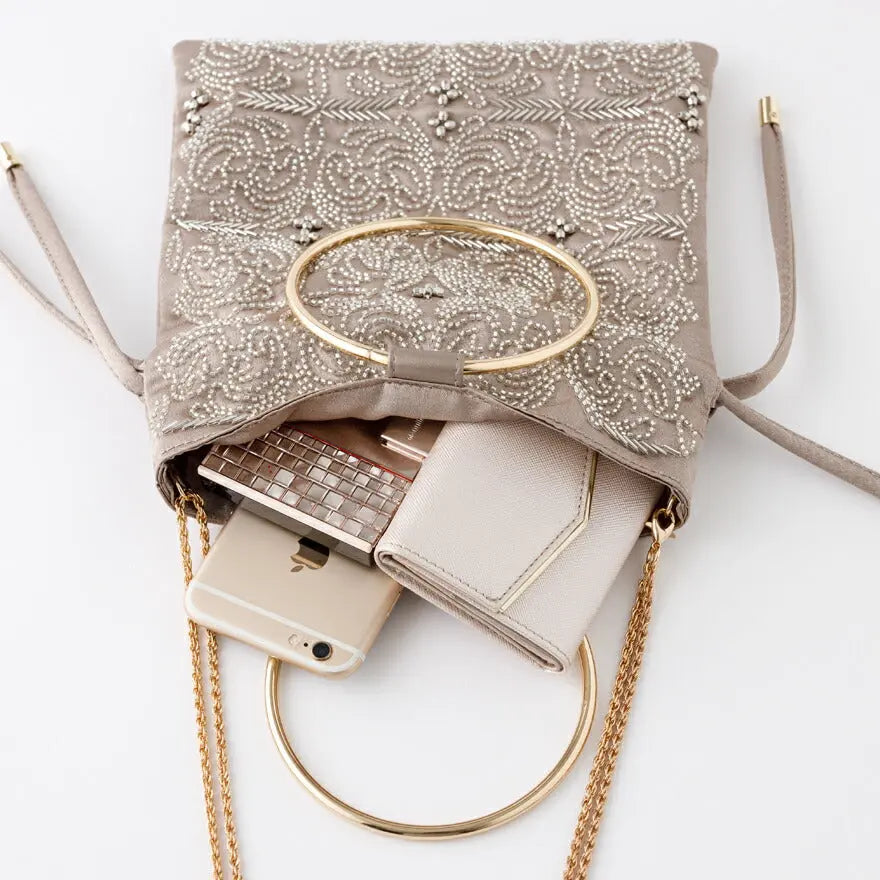 【3%OFFクーポンで10456円】リングハンドル刺繍巾着バッグパーティーバッグ結婚式バッグレディース春夏お呼ばれ/パーティ/リボン/オーガンジー/キラキラ/ビーズ/2WAY