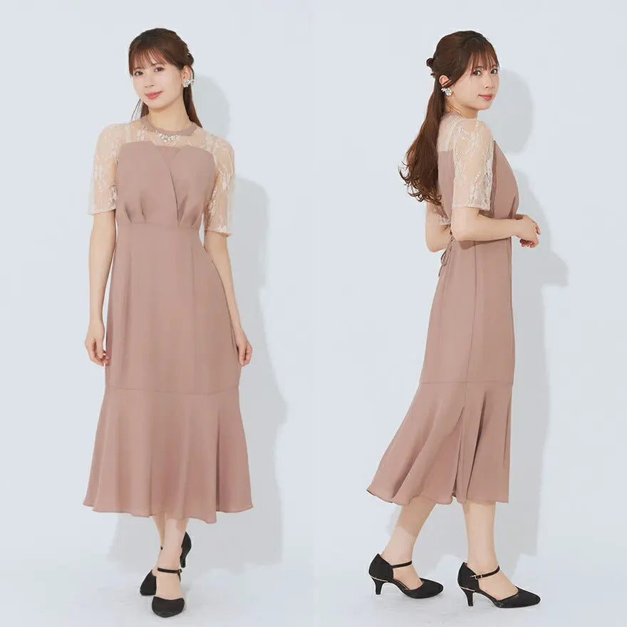 ピンクベージュの後ろ姿を華やかに彩るレースアップリボン