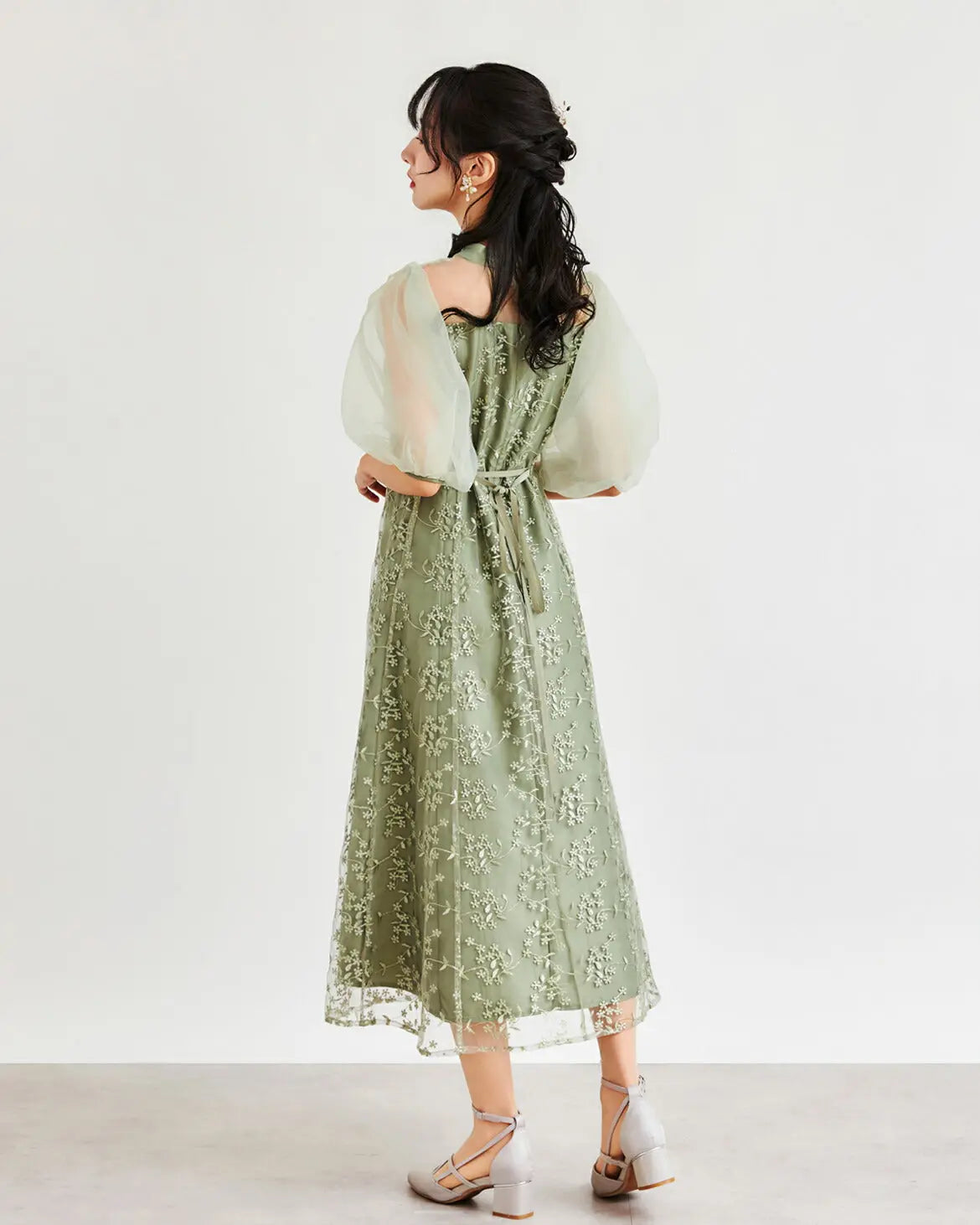 大きめパフスリーブと小花柄の刺繍レースワンピースドレス パーティードレス 結婚式 お呼ばれ ドレス ワンピース  ロング ボレロ 春夏 フォーマル レース パーティー ロングドレス 袖あり 大きいサイズ パーティードレス通販TwinkleGIrls