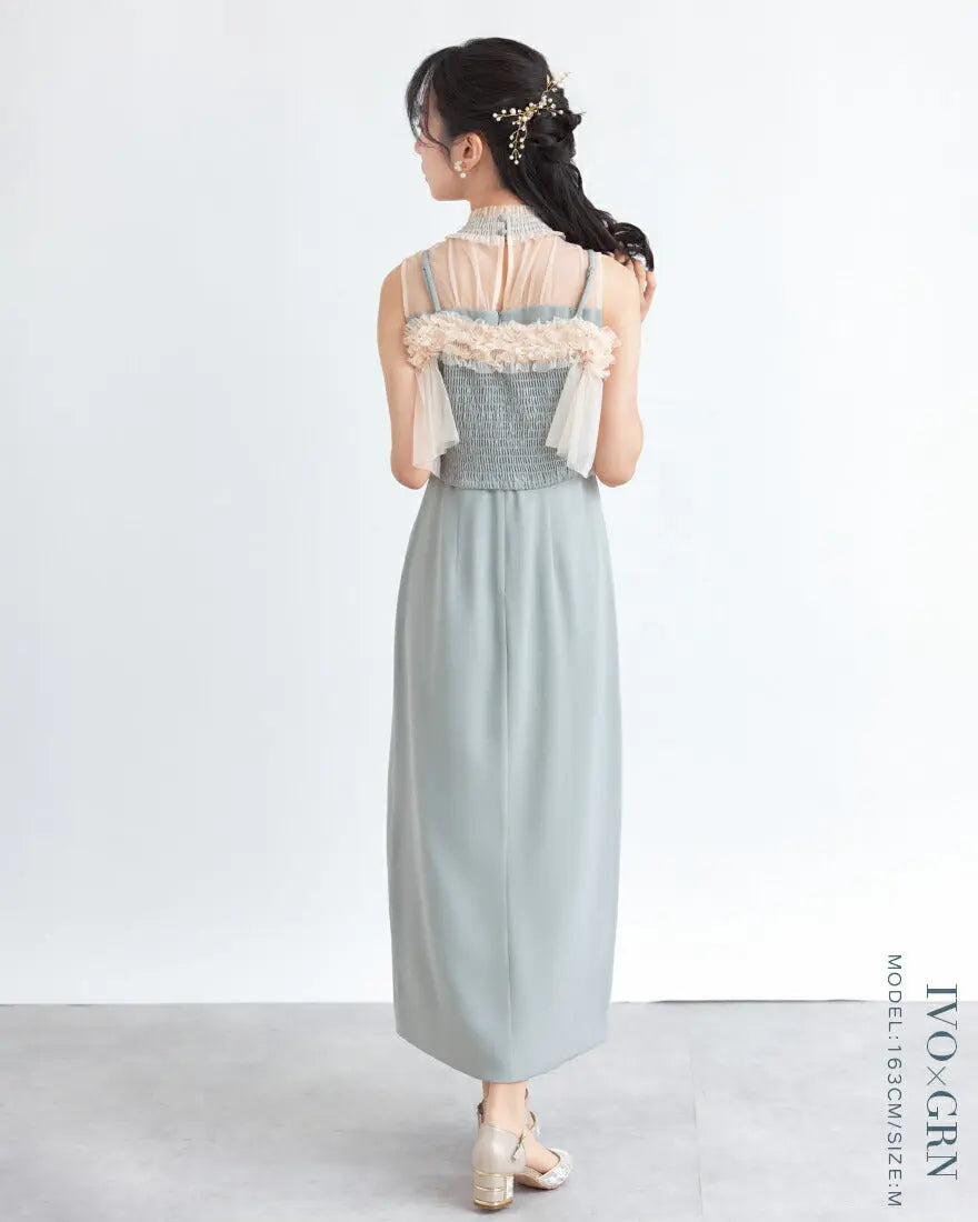 着脱しやすく美しいシルエットを保つ背面ファスナー仕様 アイボリーxグリーン
