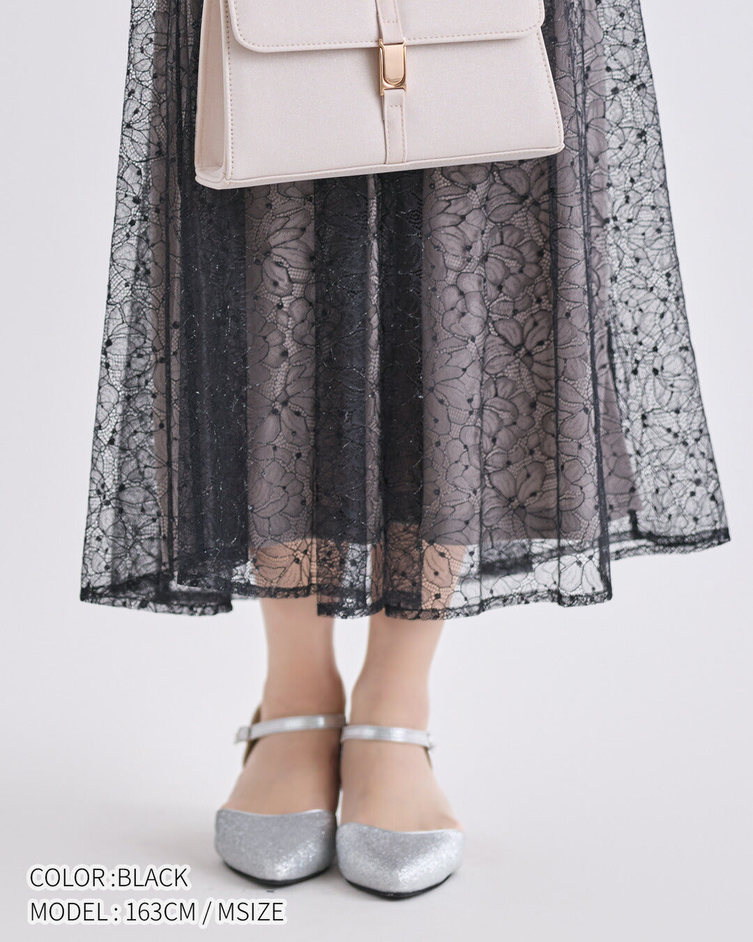 結婚式お呼ばれドレス ブラックの裾部分アップ