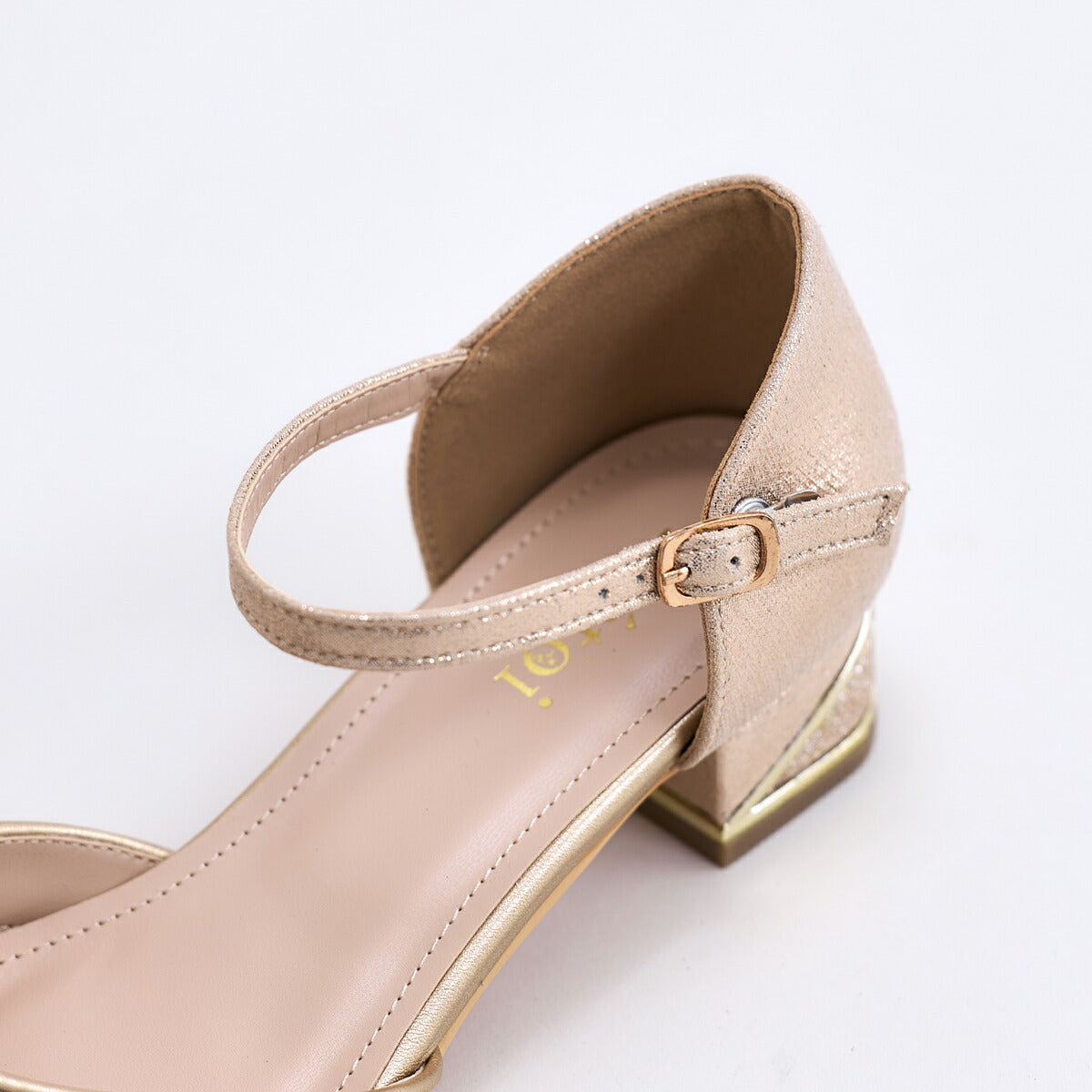 結婚式パンプスお呼ばれ対応疲れないローヒールチャンキーヒールストラップ付きレディースクッション入り幅広対応